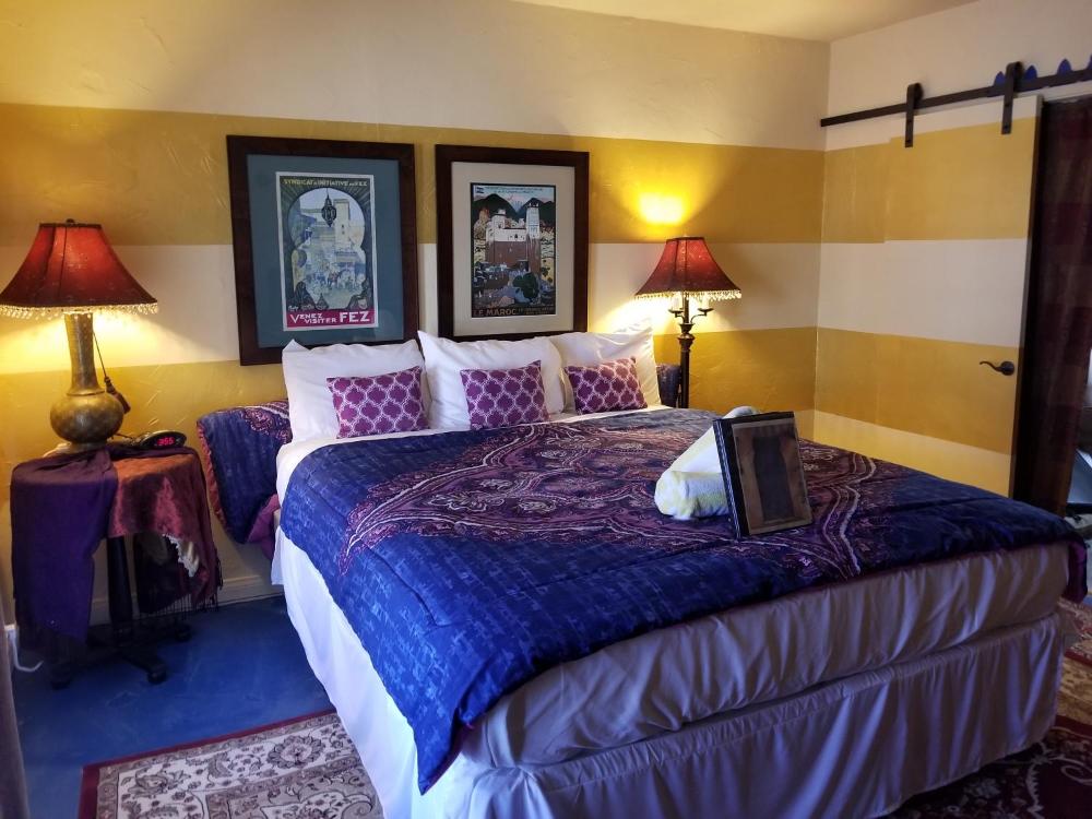King Room with Roll-In Shower - Disability Access interior